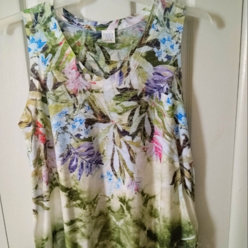 Woman's sleeveless top